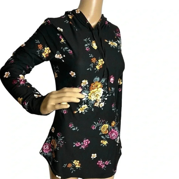 NWT  SM & MED 🇨🇦 women s black hoodie. With colorful flowers,super lightweight - Picture 4 of 9